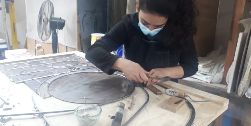 Cedre Verre support with employees to restore the broken windows of churches and museums